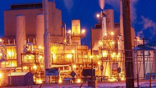 Wenn es nach dem Willen von Russlands größten Ölfirmen geht, soll es bald mehr Raffinierien geben. (Bild: Darren Kirby; CCBY2.0)