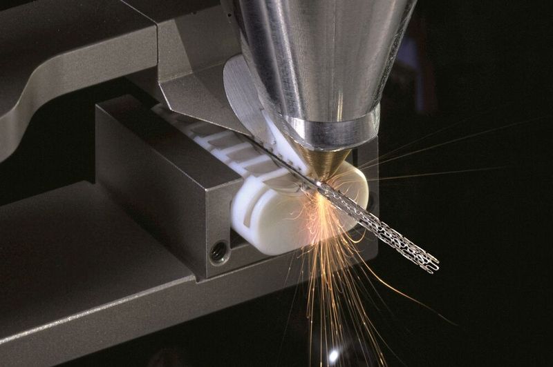 «StarCut Tube» ermöglicht das Schneiden von Stents im Mikrobereich mit höchster Präzision. (Bild: Bystronic Laser AG)