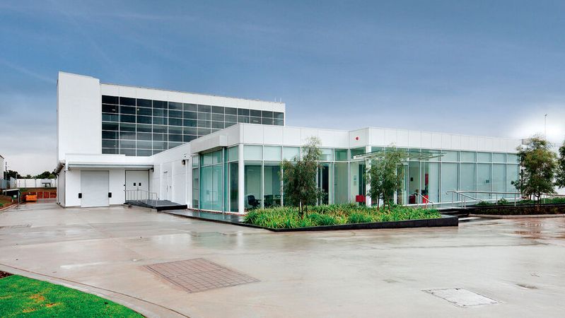 Ein „grünes“ Datencenter von Fujitsu in Melbourne. Fujitsu unterteilt seine Serverräume in Suiten; sie sind in weitläufigen Datenhallen mit einer Fläche von 500 bis 1.000 Quadratmetern untergebracht, um die Erweiterbarkeit und Skalierbarkeit sicherzustellen.