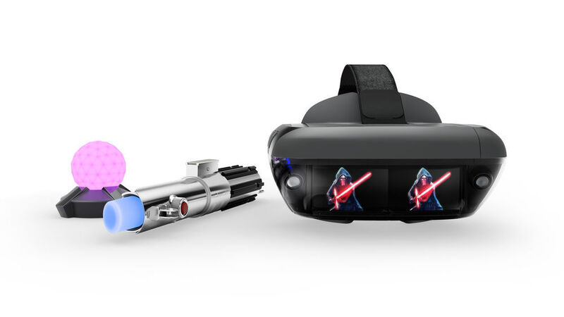 Mit Hilfe eines Lichtschwert-Controllers und der VR-Brille kann man sich zum VR-Jedi ausbilden lassen. (Lenovo)