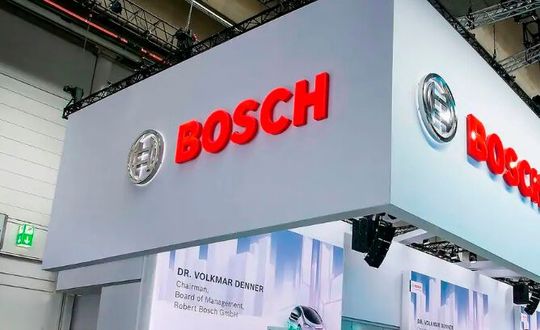 Aufgrund der Weltkonjunkturlage, den Energiekosten und den Umwälzungen im Mobilitätssektor wird Bosch in den nächsten Jahren rund 1.500 Stellen abbauen, wie die Tagesschau meldet. Was der Konzern vorhat und warum man den Weg geht, verrät er hier ...(Bild:  Bosch)