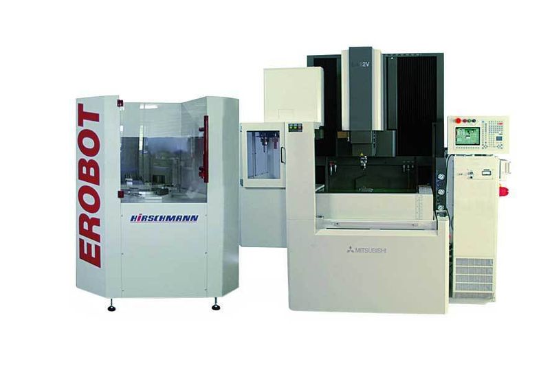 Bild 1: Handlingsystem Erobot bestückt Drahterodiermaschine  automatisch mit Werkstücken und/oder Elektroden. (Archiv: Vogel Business Media)