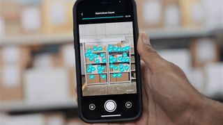 Mit dem System Matrixscan Count, auf das man hier blickt, bietet Scandit eine smarte Möglichkeit an, mit der die exakte Bestandsaufnahme in Lager & Co. in Rekordzeit erledigt werden kann. (Bild: Scandit)