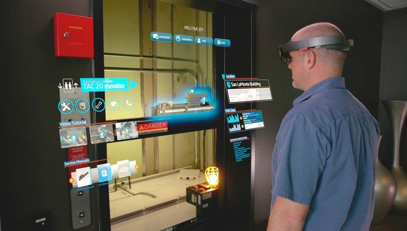 Der Aufzug-Hersteller Thyssenkrupp setzt die Hololens für Wartungstechniker ein. (Microsoft)