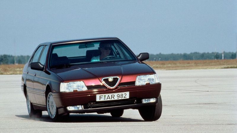 Design-Ikone: Pininfarina zeichnete den Alfa 164 in zeitlos eleganten Formen. Der vierte Tipo-4-Typ startete erst 1987.  (Bild: Alfa Romeo/Stellantis)