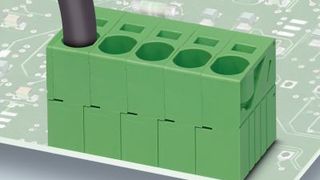 35 mm² in Sekunden anschließen - die SPT-Serie ermöglicht eine einfache Kontaktierung, weil der vorkonfektionierte Leiter per Push-in-Technik eingeführt wird. (Bild: Phoenix Contact)