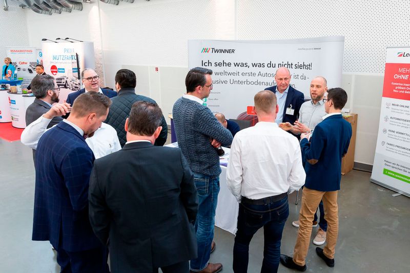 Einer der gefragtesten Aussteller war Twinner by API. Die Funktionsweise des Autoscanners war beim Deutschen Remarketing Kongress erstmals für die breite Öffentlichkeit erlebbar. (Bild: Stefan Bausewein)