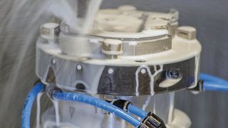 Bild 1: Die Klingen für Gartenscheren werden jetzt spanend hergestellt. Die Zykluszeiten betragen im Durchschnitt 40 s. (Bild: Haas)