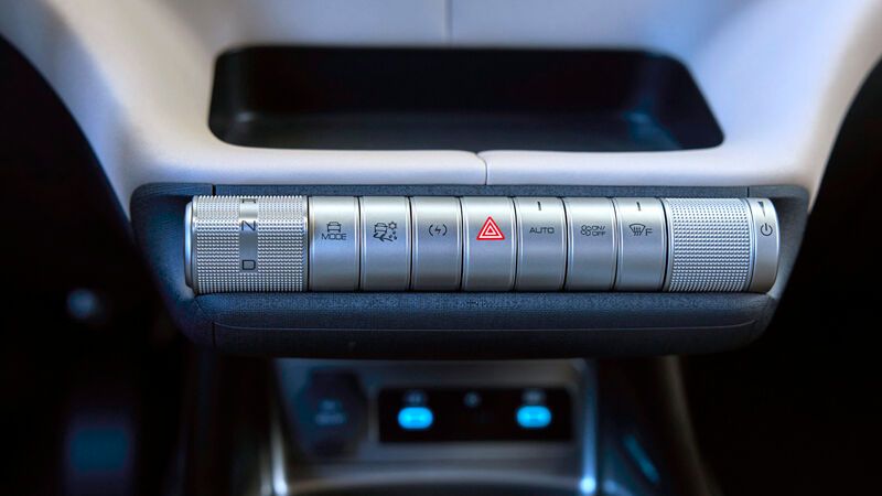 Der Gangwahlschalter ist die die Bedienleiste in der Mittelkonsole integriert. (Bild: BYD)