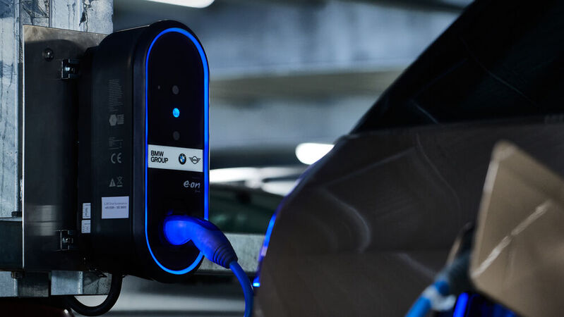 BMW und Eon kooperieren beim intelligenten Laden von E-Autos und dem Vernetzen mit dem Smart Home.
