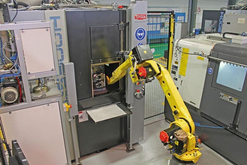 Automatisierte Bestückung der «Skiving-Maschine» GS300H im belgischen Werk von Torsen. (Zikomm)