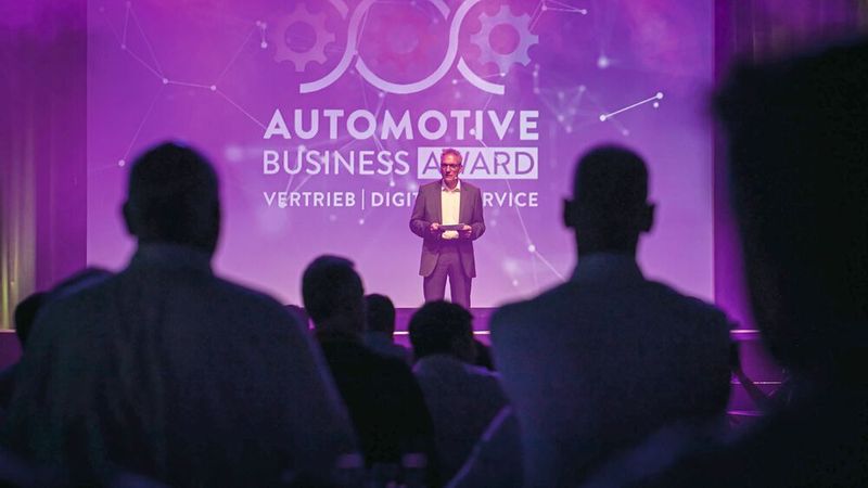 Wolfgang Michel, Chefredakteur von »kfz-betrieb«, vertrat die Fachmedienmarke auf der Bühne. (Bild: Stefan Bausewein)