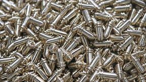 Dieses Drehteil ist zweifach geschlitzt. Bei der Hochdruckbearbeitung entfällt das sonst notwendige Entgraten. (Bild: Knoll)