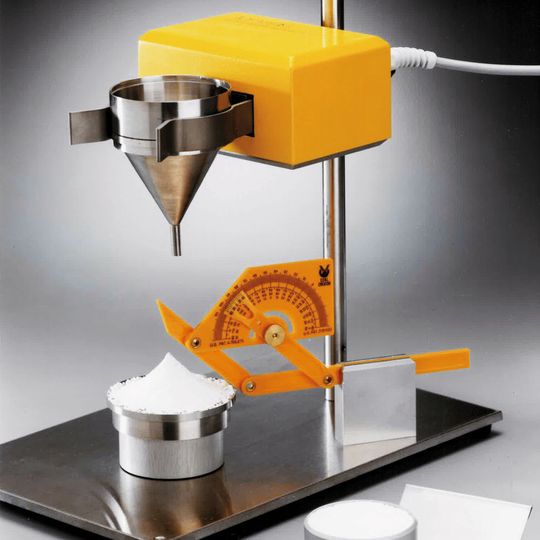 Einfache Bestimmung von Pulver- und Schüttguteigenschaften im Labor mit dem Topas Sieberreger EMS 755(Bild:  Topas)