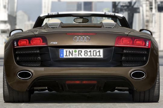 Preislich beginnt der R8 Spyder 5.2 FSI quattro bei 156.400 Euro. (Archiv: Vogel Business Media)