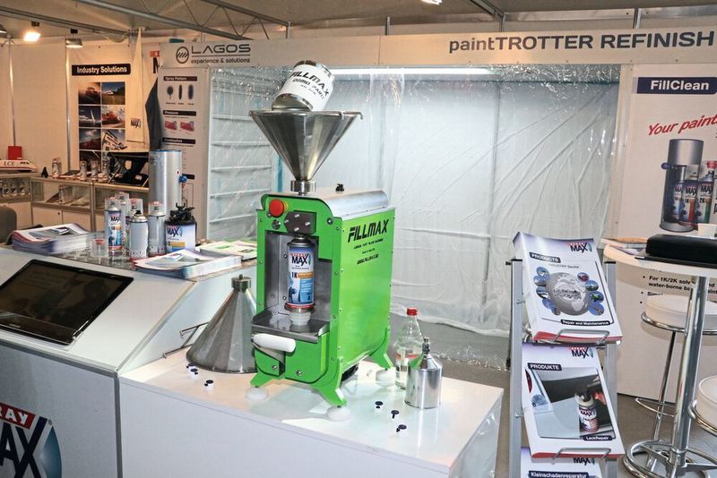 Die Peter Kwasny GmbH hatte für die SprayMax-Sprühdosen ein überarbeitetes Befüllgerät, den FillMax mit zur PaintExpo gebracht. (Klasing)