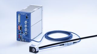 Der von Dittel neu entwickelte AE-Fluid-Sensor erweitert das Portfolio der Körperschallsensorik (AE-Sensoren) zur Optimierung von Schleifprozessen. Durch die elektrische und akustische Entkopplung des AE-Fluid-Sensors von der Werkzeugmaschine werden maschineneigene Stör- und Nebengeräusche wirkungsvoll unterdrückt. (Archiv: Vogel Business Media)