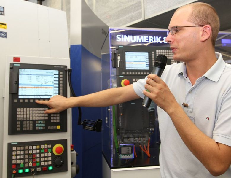 Technologie-Demonstrationen an Werkzeugmaschinen im Technology and Application Center (TAC) am Siemens-Standort in Erlangen. (Archiv: Vogel Business Media)