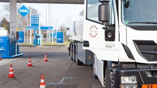 Rund 1500 zu BP gehörende Aral-Tankstellen werden auch weiterhin vom Hamburger Transportdienstleister Hoyer versorgt. (Bild: Markus Heimbach)