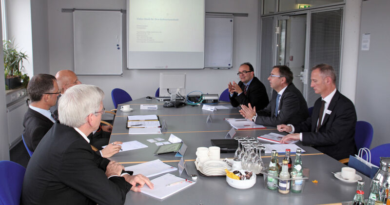 Beim Roundtable von MM Maschinenmarkt kamen Vertreter von vier Druckluftanbietern zu einer lebhaften Diskussion zusammen. (Bild: Sonnenberg)