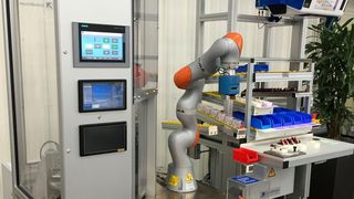 Das neue Werker-Assistenzsystem Cubu:s von Schnaithmann mit Bewegungserkennung und Roboteranbindung. (Schnaithmann Maschinenbau GmbH)