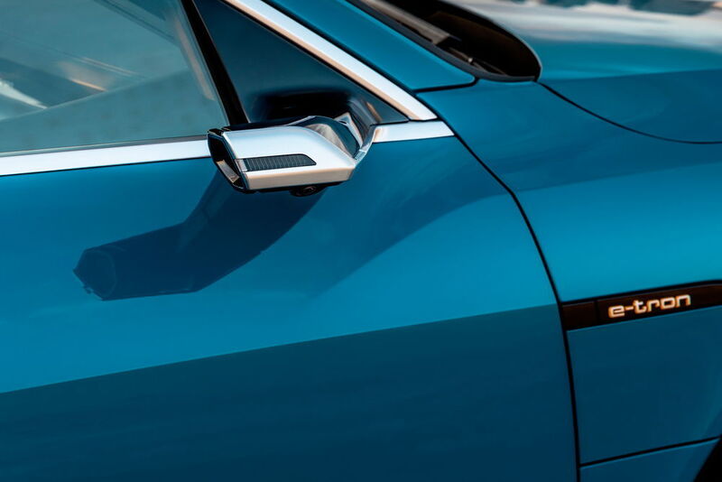 Gegen Aufpreis lassen sich die konventionellen Außenspiegel durch Kameras ersetzen. (Audi)