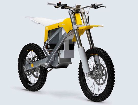 Dank Fahrwerkskomponenten von Öhlins und WP kommt das neue Modell ziemlich hochbeinig daher.(Bild:  Cake)