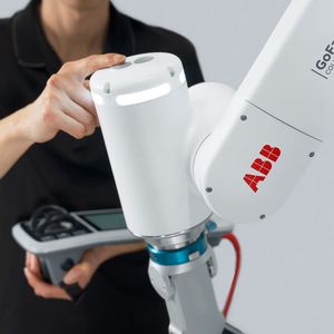 Die neuen GoFa-Robotersysteme 10 und 12 von ABB können höhere Lasten handeln als die bisherigen aus der Familie. Auch hätte sie die weltweit größte Reichweite für Cobots. Sie sind für das Polieren, das Palettieren oder eben die Maschinenbestückung konzipiert.(Bild:  unazhu)