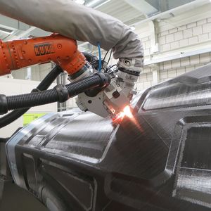 Die Seitenschalen werden per Automated Fiber Placement hergestellt – einem innovativen Composite-Fertigungsverfahren. 