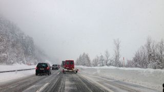 Schneechaos auf Deutschlands Autobahnen: Der Wintereinbruch hat der Polizei Dortmund auch einen kuriosen Fall mit einem Porsche-Fahrer beschert. (Bild: IMG_6330 / Hasan Basri AKIRMAK / CC BY 2.0)