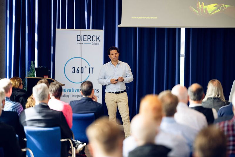 Keynote bzgl. KI/ChatGPT durch Dr. Hubertus Porschen: „KI ist der beste persönliche Assistent“ (Bild: Dierck Group)