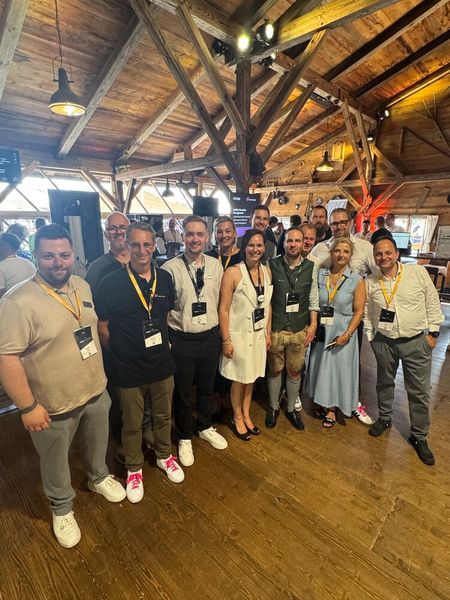 Starke Expertise, starke Partnerschaft: Dafür stehen die beiden Teams von Check Point mit Lynn Vollmert und Arrow mit Michael Bauer. (Bild: Vogel IT-Medien GmbH)