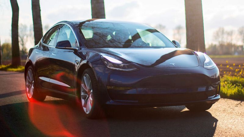 Platz 1 in der Mittelklasse im März 2022: Tesla Model 3, 5.516 Neuzulassungen. (gemeinfrei)