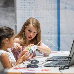 Die Scientifica 2023 lädt Gross und Klein an das grosse Wissenschafts-Festival zum Mitdiskutieren und Mitmachen ein.(Bild:  ETH Zürich)