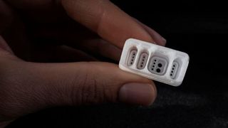 Mit Fine Detail Resolution (FDR) sind erstmals Bauteile mit einer Detailauflösung von 0,05 Millimetern und minimalen Wandstärken von 0,22 Millimetern möglich. (1zu1 Prototypen)