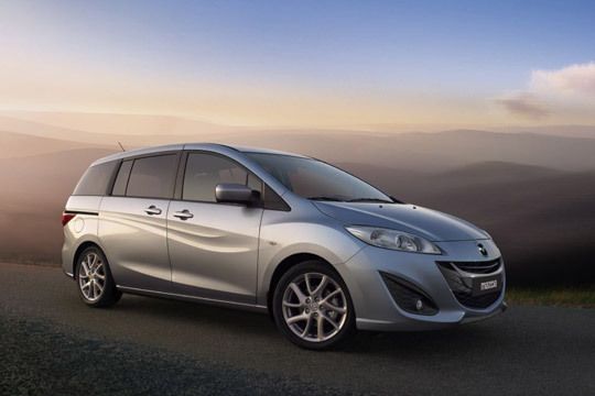 Der neue Mazda5 fällt durch seine außergewöhnliche geschwungene Seitenlinie auf. (Archiv: Vogel Business Media)