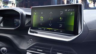 Modern in der Mittelkonsole: Hier übernehmen Touchscreens das Kommando. (Bild: Peugeot)