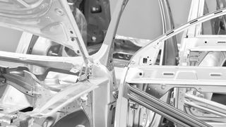 Die Blechverformung der Autokarosserie erfordert höchste Qualität und Präzision. Liegt das Blech nur leicht falsch, entsteht ein Fehlhub und somit Ausschuss (Bild: FredFroese)