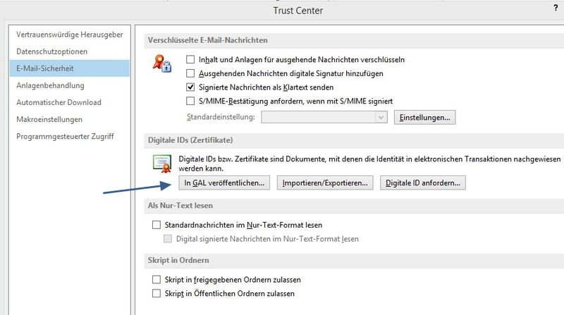 Damit andere Benutzer in der Organisation ihre E-Mails zu diesem Benutzer verschlüsseln können, muss dessen Public Key für das Zertifikat in der globalen Adressliste veröffentlicht werden. Das erfolgt in den Einstellungen des Trust Centers im Bereich „E-Mail-Sicherheit“. (Bild: Thomas Joos)