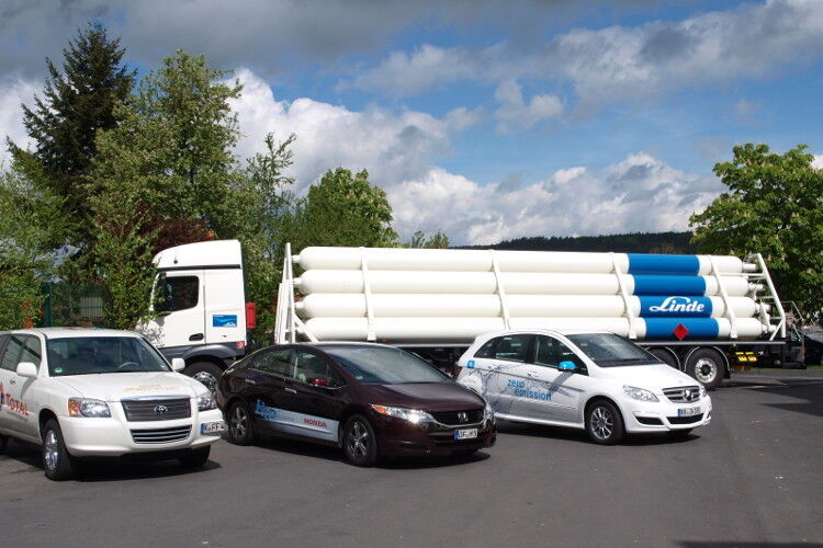 Beliefert werden die Wasserstofftankstellen mit Spezialtransportern. (Foto: Schmidt)