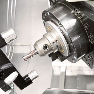 Integrierte Werkzeugvermessung mit Laserbrücke.