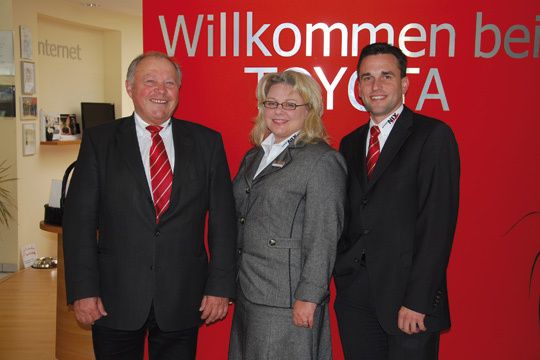 Werner (li.) und Alexander Nix leiten das operative Geschäft. Cornelia Nix verantwortet das Personal und das Marketing. (Archiv: Vogel Business Media)