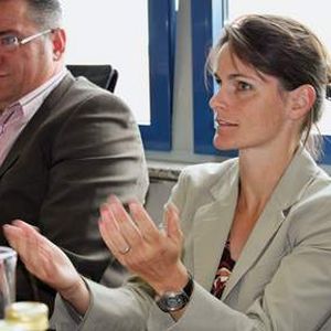 Udo Schillings (l.), Marketing Manager bei ADN, und Nicola Scheibe, Marketing Manager Central and Eastern Europe bei Sonicwall