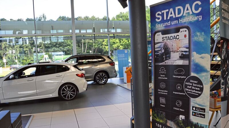 Terminbuchung per App: Geschäftsführer Martin Leuchtenberger vom BMW- und Mini-Partner Stadac präsentiert auf den Digital Automotive Days 2021 den digitalen Serivceprozess seines Unternehmens.