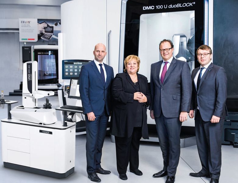 Freuen sich über Microset-Deal und Kooperationsvertrag: (v.l.) Dr. Maurice Eschweiler, Mitglied des Vorstands DMG Mori AG, Claudia Haimer, Geschäftsführende Gesellschafterin Haimer GmbH, Christian Thönes, Vorstandsvorsitzender DMG Mori AG und Andreas Haimer, Geschäftsführer Haimer GmbH. (Haimer)