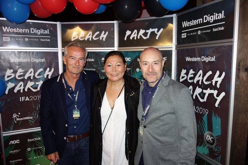 Miriam Franke mit ihren Kollegen (l.) Neill Ewen und Marc Boulet (Western Digital). (Bild: IT-BUSINESS)