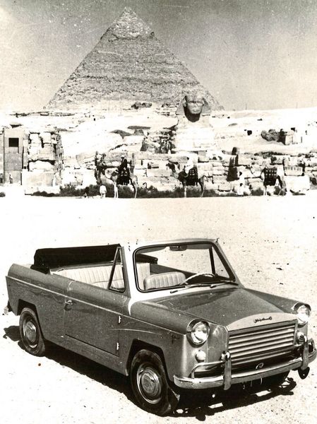 Ägyptens einziges privates Automobilwerk entstand seinerzeit an der Wüstenstraße nach Alexandrien, 30 Kilometer von Kairo entfernt. 400 Arbeiter bauten im Namen der Egyptian Light Transport Manufacturing Co täglich gerade einemal vier Exemplare des Ramses zusammen, für den die NSU Motorenwerke aus Neckarsulm Motoren und Fahrgestelle lieferten. (Bild: Audi AG)