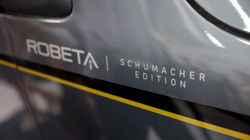 Der Schriftzug Schumacher Edition findet sich auch außen. (Bild: Messe Düsseldorf / ctillmann)