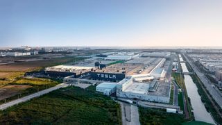 Tesla will die Schichten in seinem Werk in Shanghai ab 12. Dezember um zwei Stunden kürzen. (Bild: Tesla)