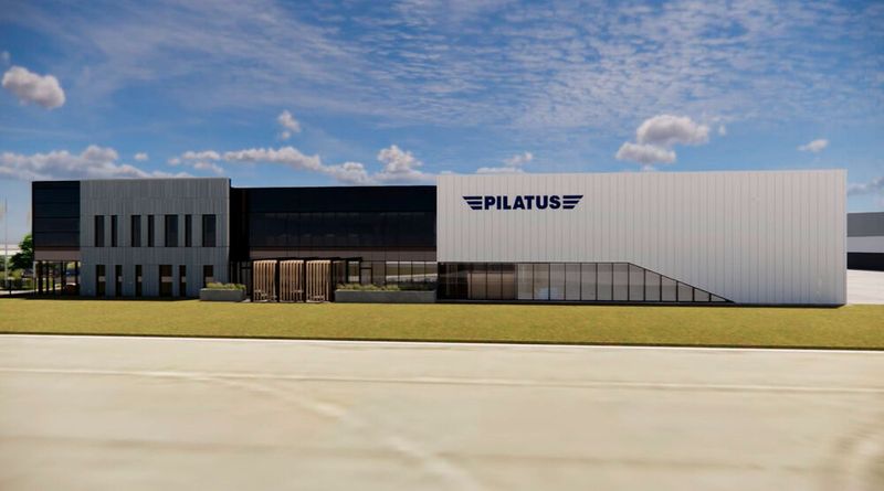 Exterior view of the new delivery center: modern architecture meets integrated sustainability elements. (Image:Pilatus)